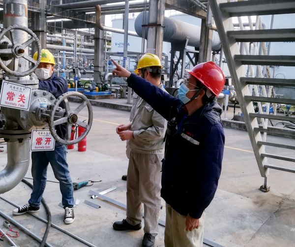 1.恪守職責(zé)、舍小家為大家——林慶波